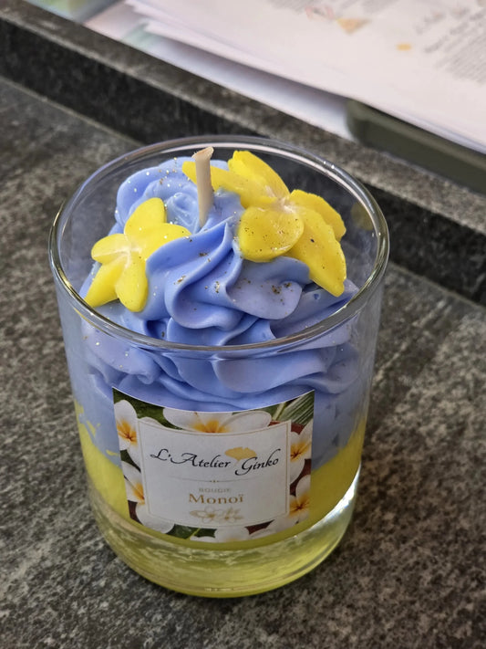 Bougie Chantilly Monoï vue détail texture artisanale cire végétale – L'Atelier Ginko Bouzonville