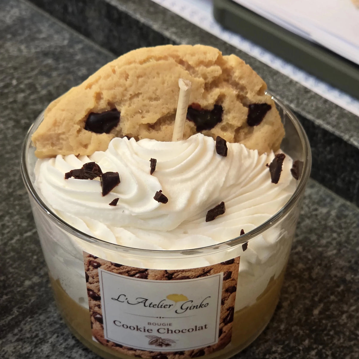 Bougie Chantilly Cookie Chocolat détail texture notes chocolatées – L'Atelier Ginko Bouzonville