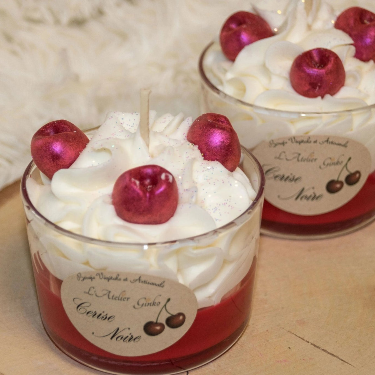 Bougie Chantilly Cerise Noire cire végétale gourmande notes cerise amande – L'Atelier Ginko Moselle