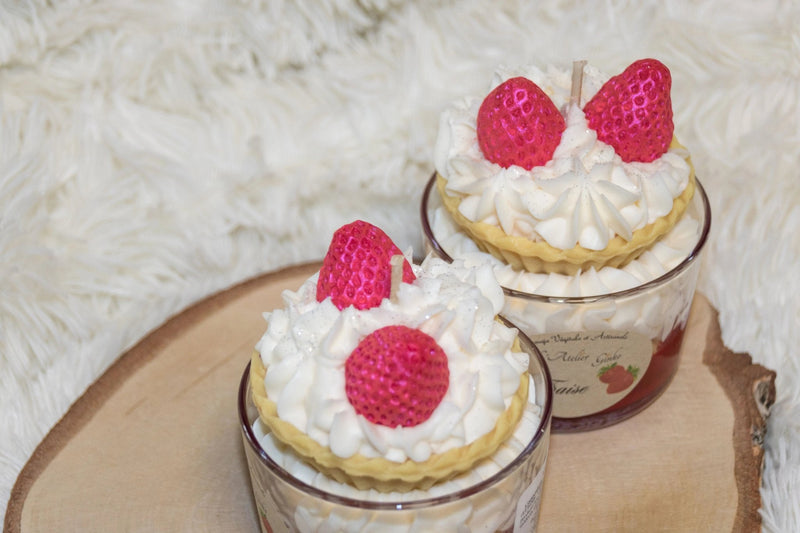 Bougie Chantilly Fraise vue détail texture chantilly artisanale – L'Atelier Ginko Bouzonville